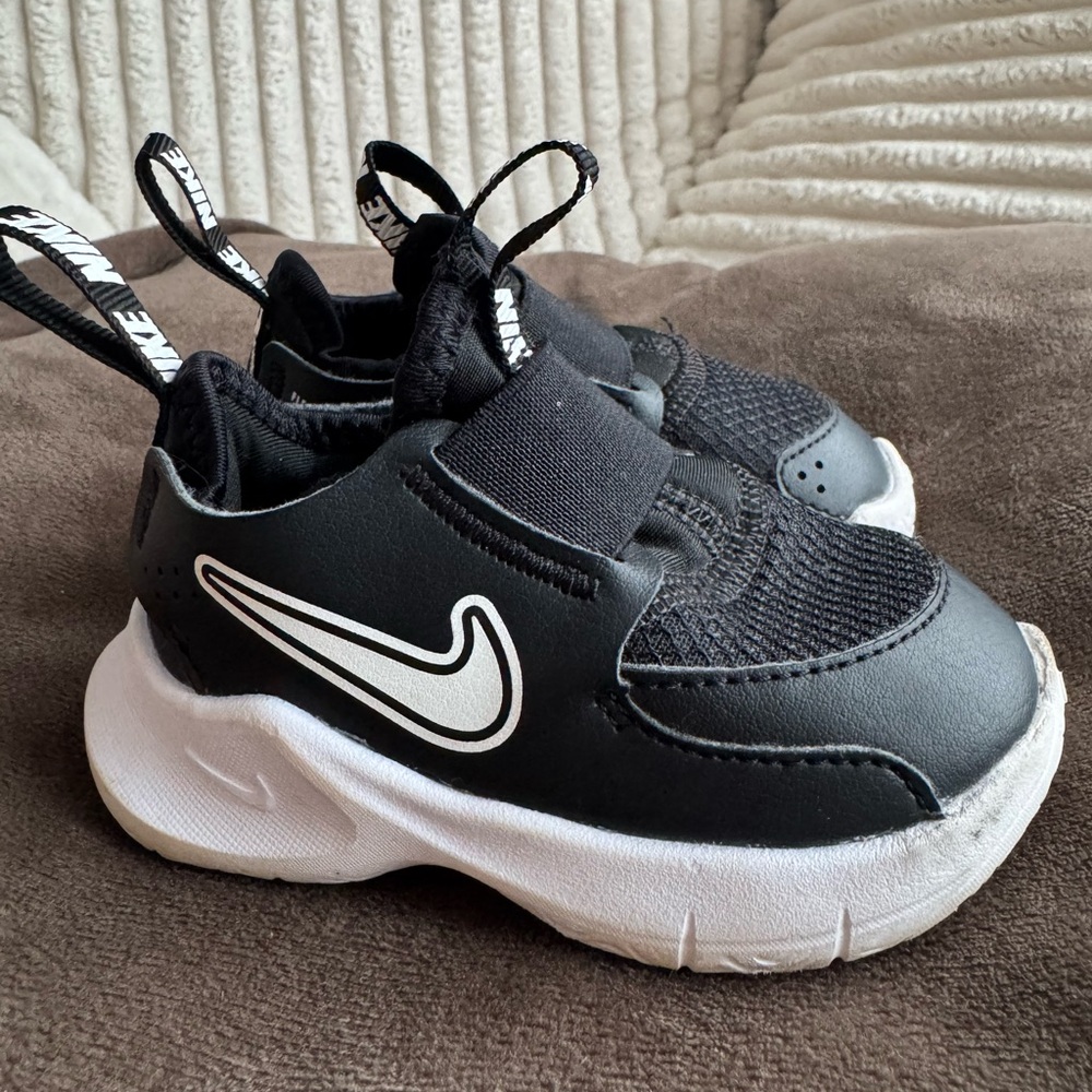 Nike Flex 3 Infant Black and White Sneakers infant size 4